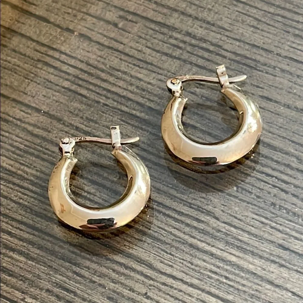 Vintage Sterling Silver Small Puffy Hoop Earrings